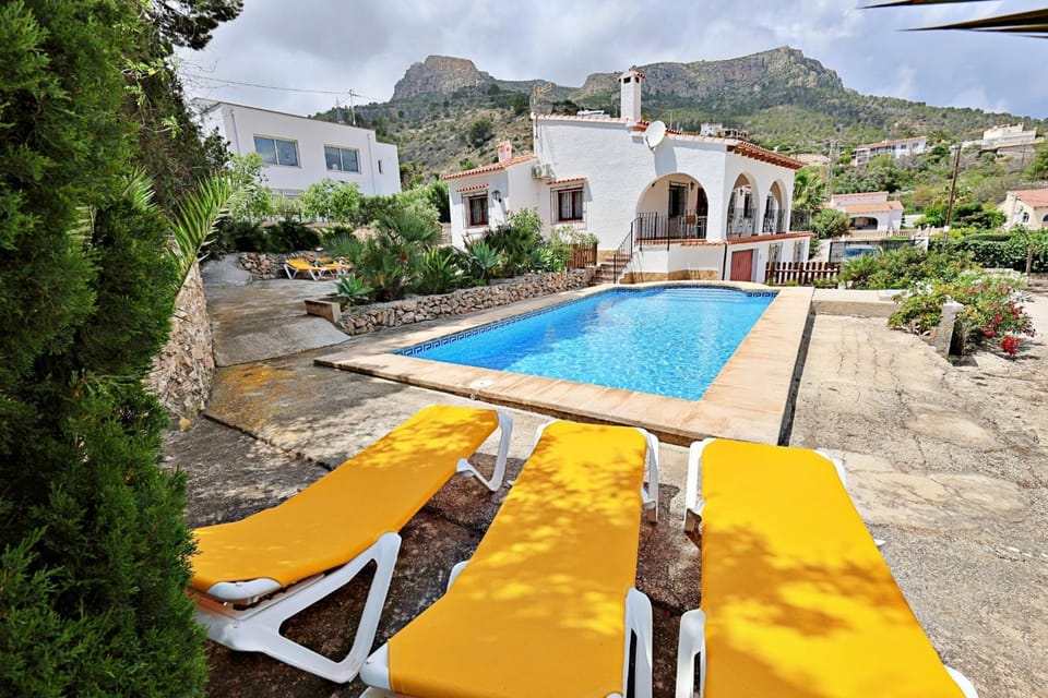Laura-29A - pretty holiday property with garden and private pool in Calpe Villa in Calp