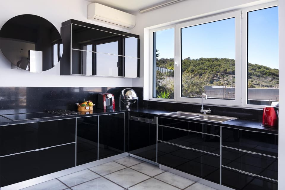 Kitchen or kitchenette, Living room