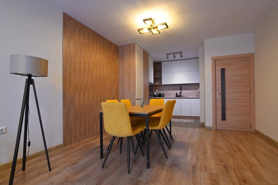 Kitchen or kitchenette, Living room, Seating area, Dining area