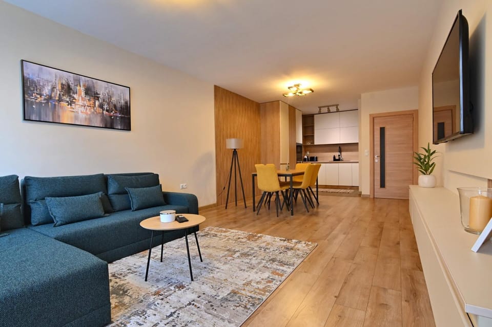 Communal lounge/ TV room, TV and multimedia, Kitchen or kitchenette, Living room, Seating area, Dining area