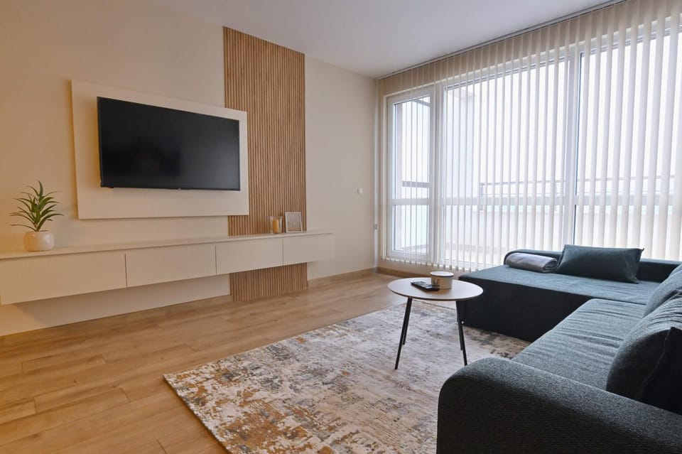 Communal lounge/ TV room, TV and multimedia, Living room, Seating area