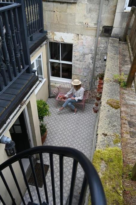Primrose Cottage - Two Bed Cottage with Private Courtyard & Nearby Parking House in Bath