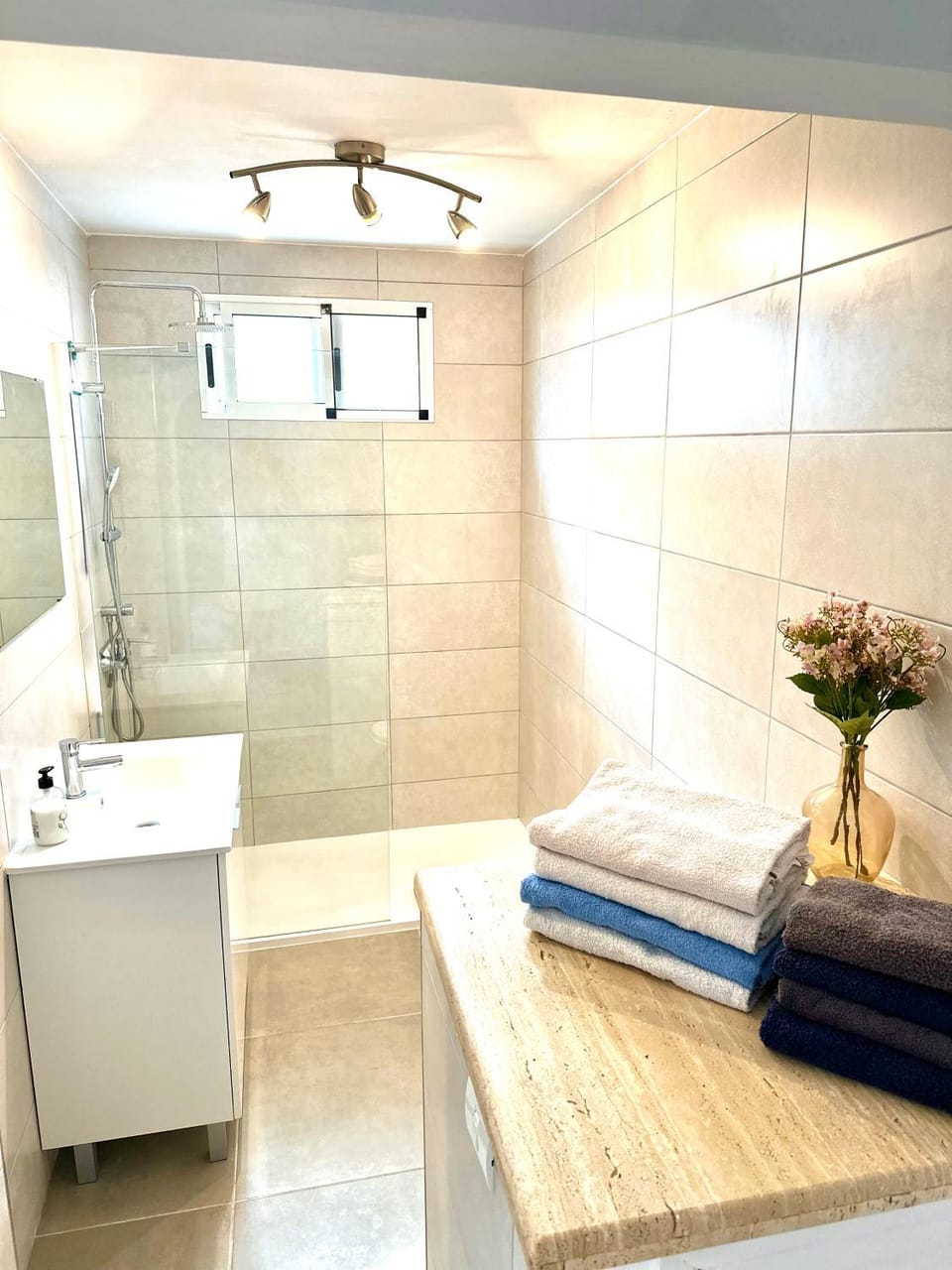 Shower, Bathroom, Bath, towels