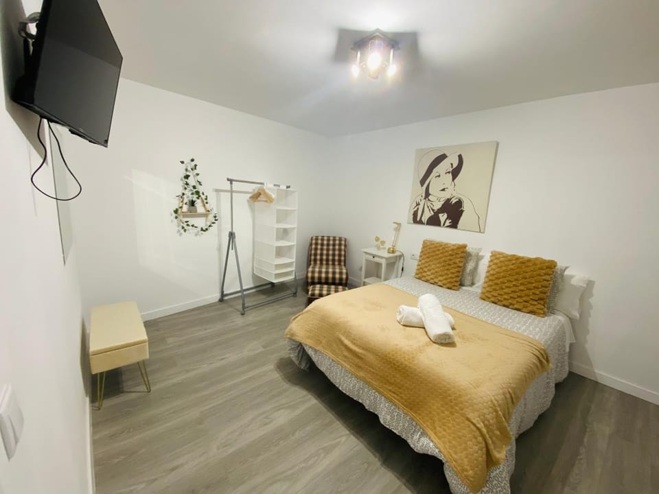 Bed, Photo of the whole room, Bedroom