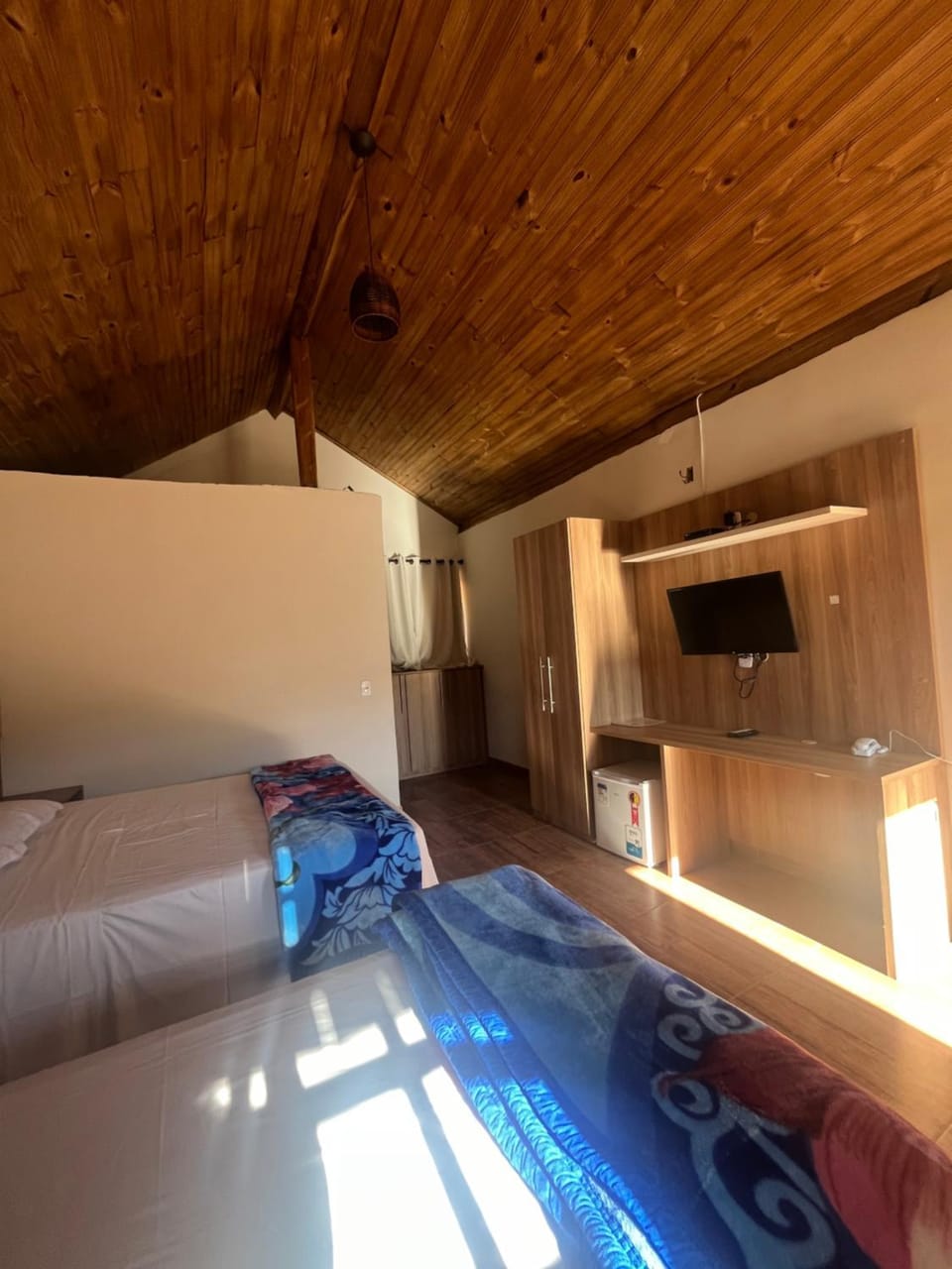 TV and multimedia, Photo of the whole room, Bedroom