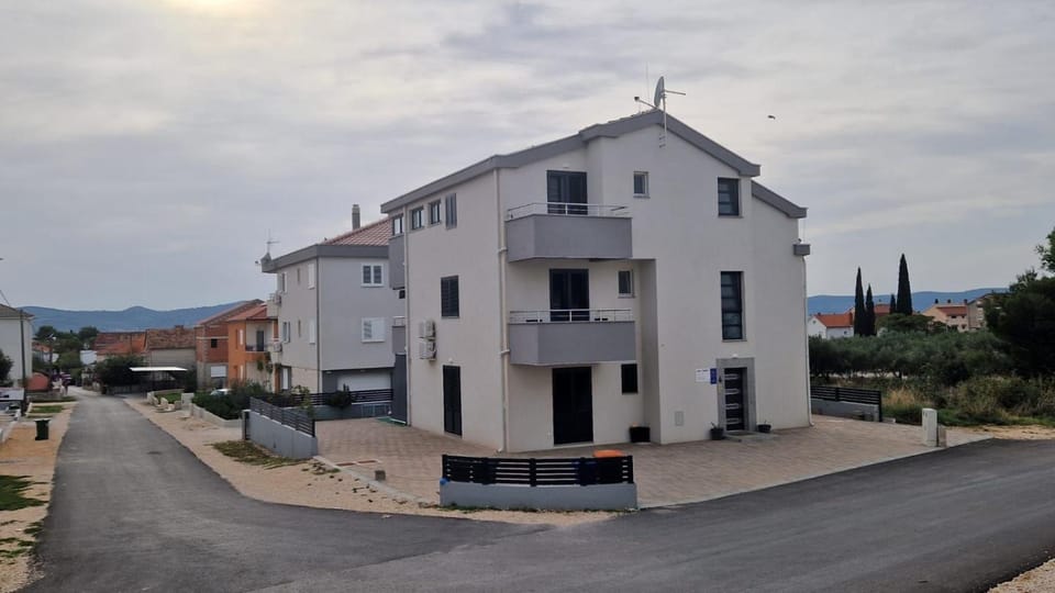 Property building, Street view