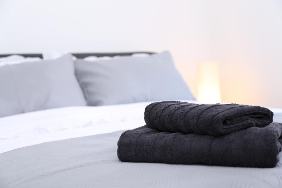 Bed, Photo of the whole room, Bedroom, towels