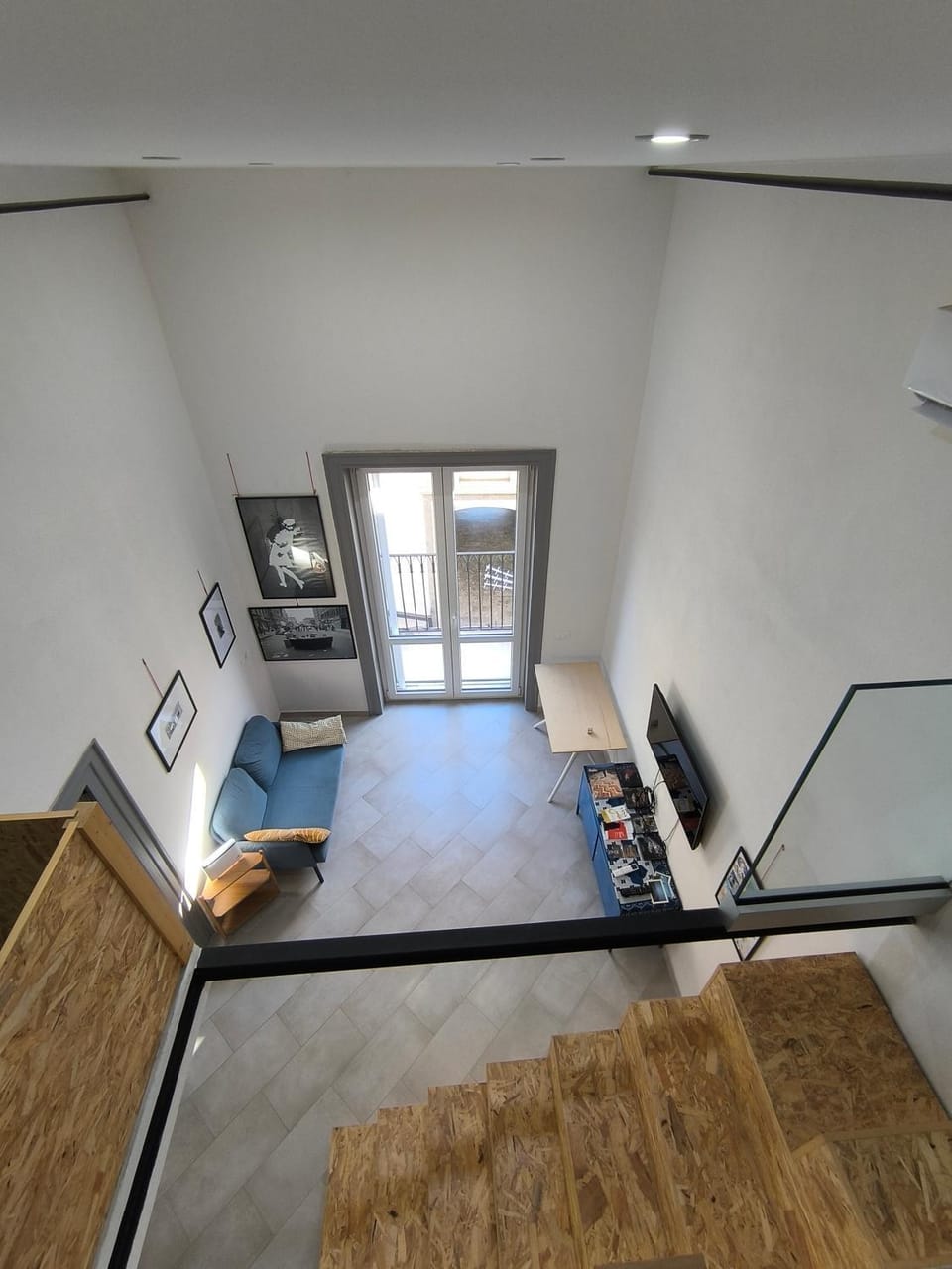 Living room, Photo of the whole room