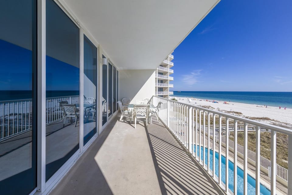 View (from property/room), Balcony/Terrace, Beach