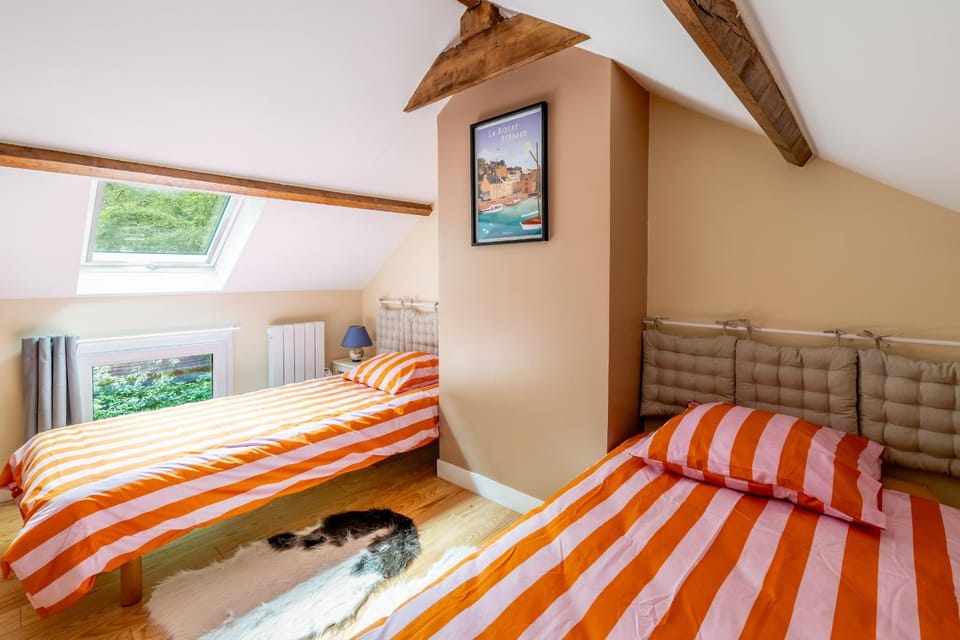 Property building, Living room, Bedroom