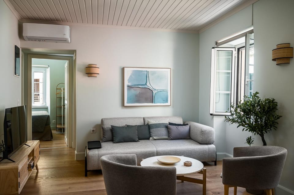 Living room, Seating area, air conditioner