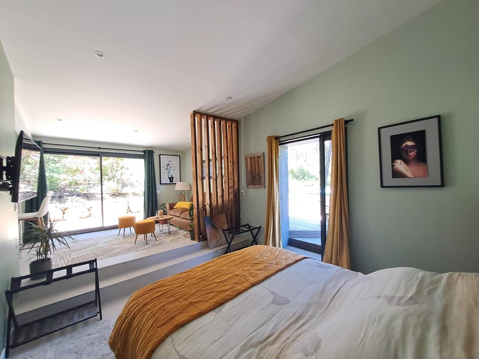 Bed, Photo of the whole room