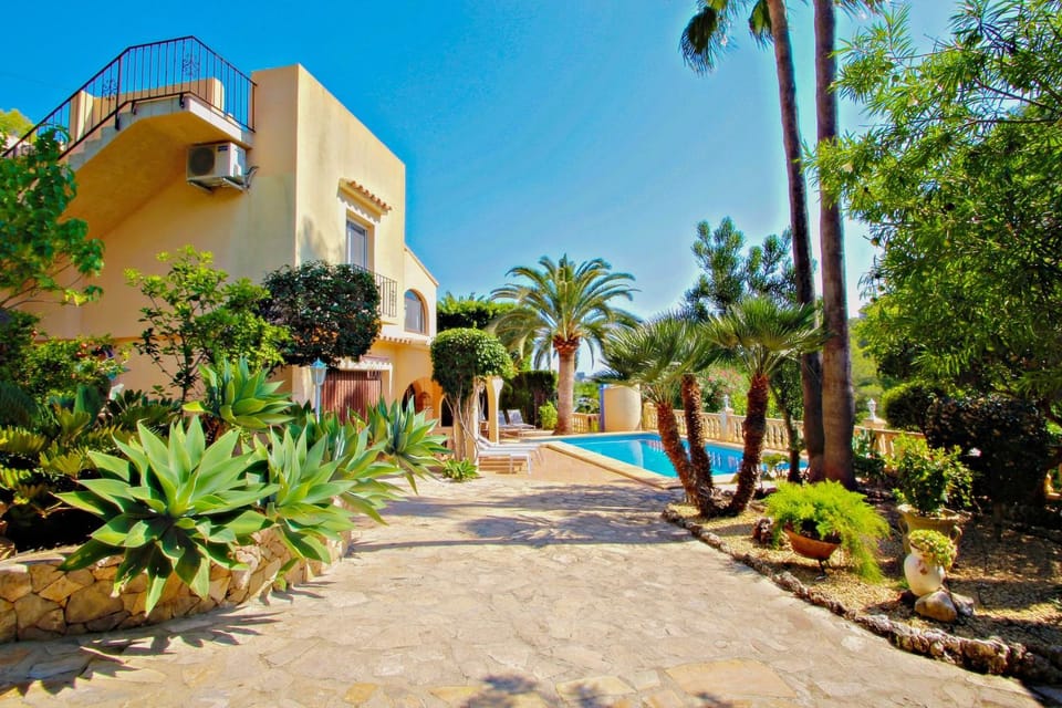 Sola - pretty holiday property with garden and private pool in Benissa Villa in Marina Alta