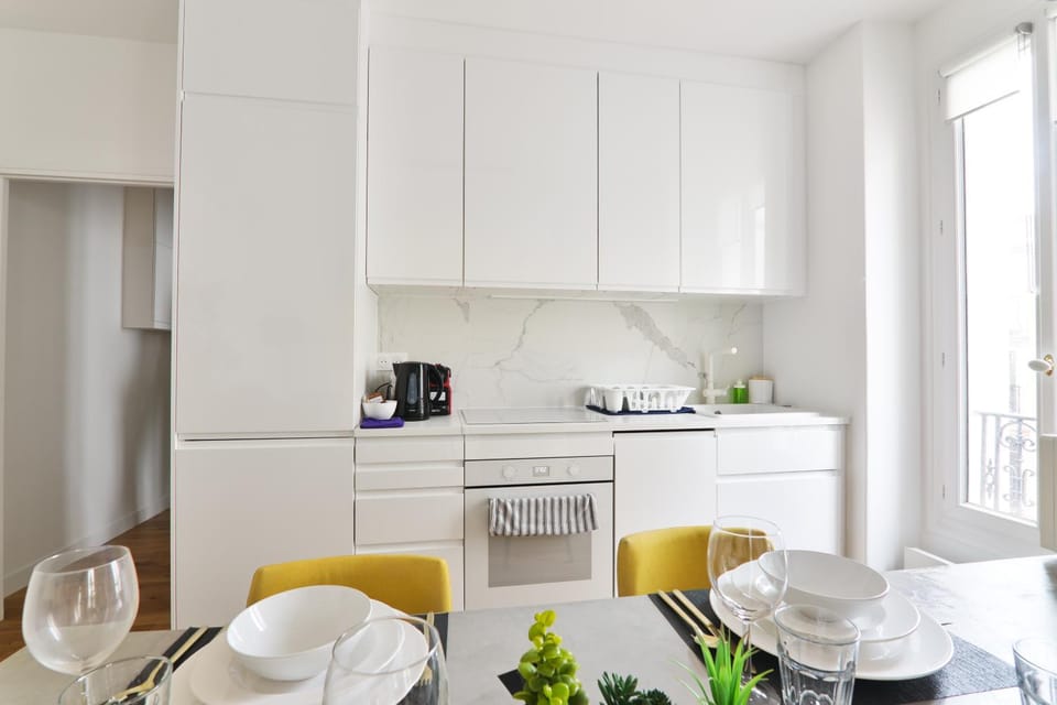 Coffee/tea facilities, Kitchen or kitchenette, oven, stove, toaster