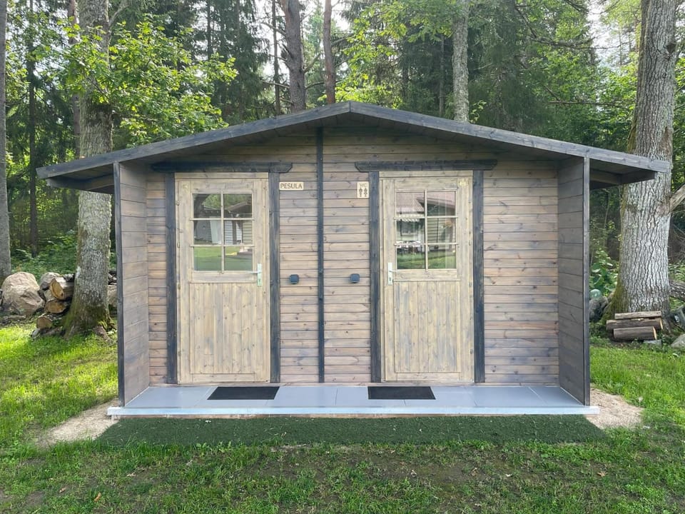 Shower, Toilet