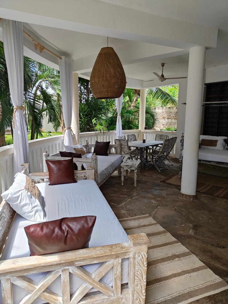 Patio, Day, Garden, View (from property/room), Balcony/Terrace, Living room, Decorative detail, Seating area, Dining area, Garden view