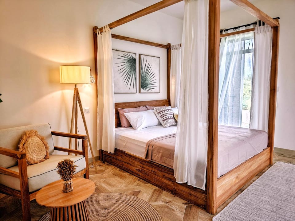 Bed, Seating area, Bedroom