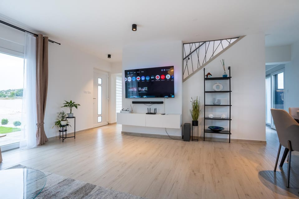 Communal lounge/ TV room, TV and multimedia, Living room, Seating area