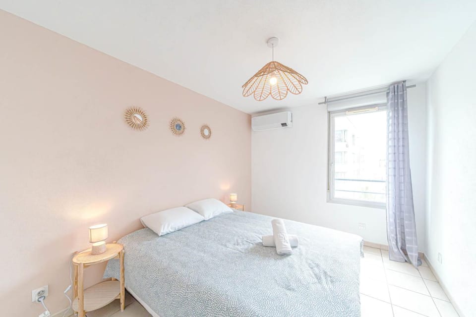 Large bright apartment with balcony Villeurbanne Apartment in Villeurbanne