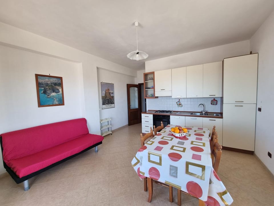 Kitchen or kitchenette, Living room, Seating area, Dining area, internet, oven, kitchen