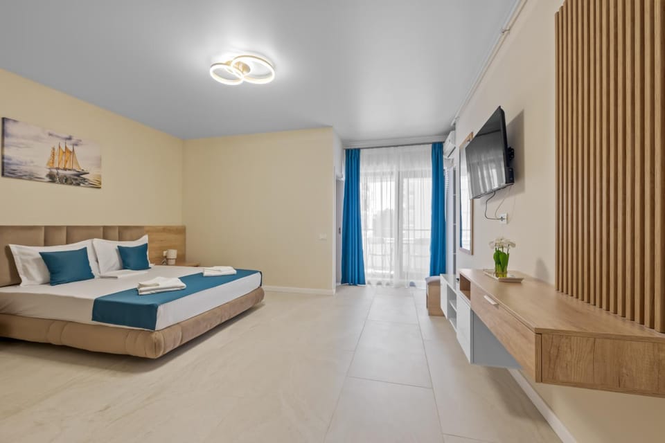 Communal lounge/ TV room, Bed, TV and multimedia, Photo of the whole room, Bedroom