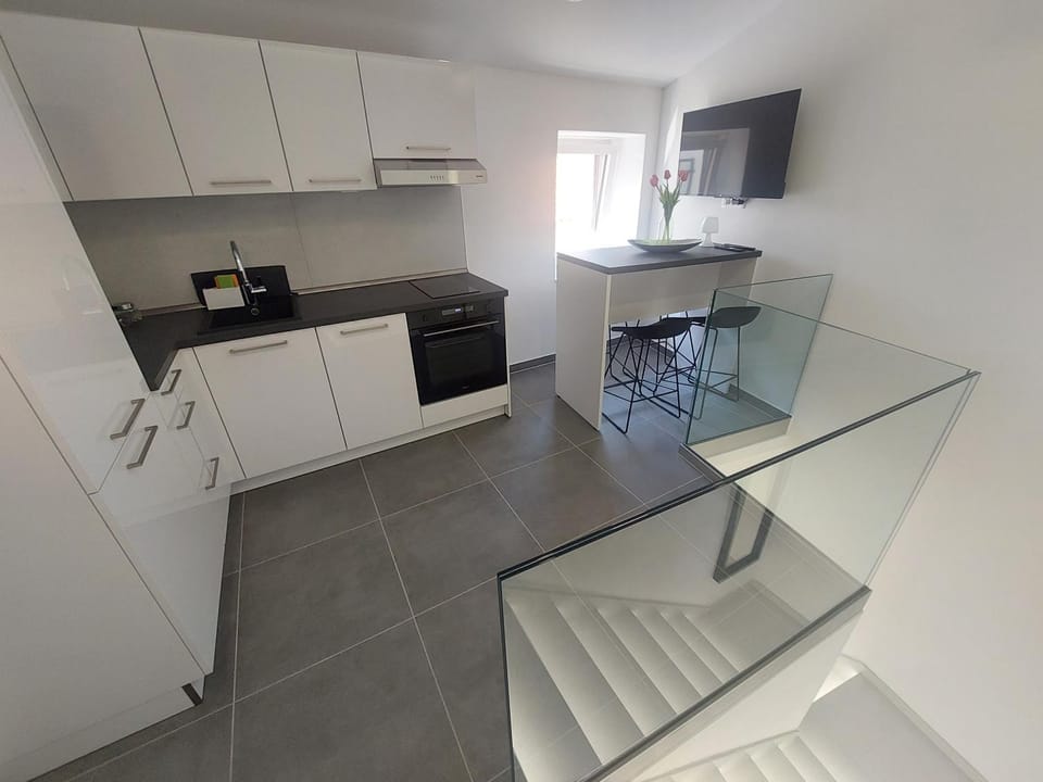 TV and multimedia, Kitchen or kitchenette, oven