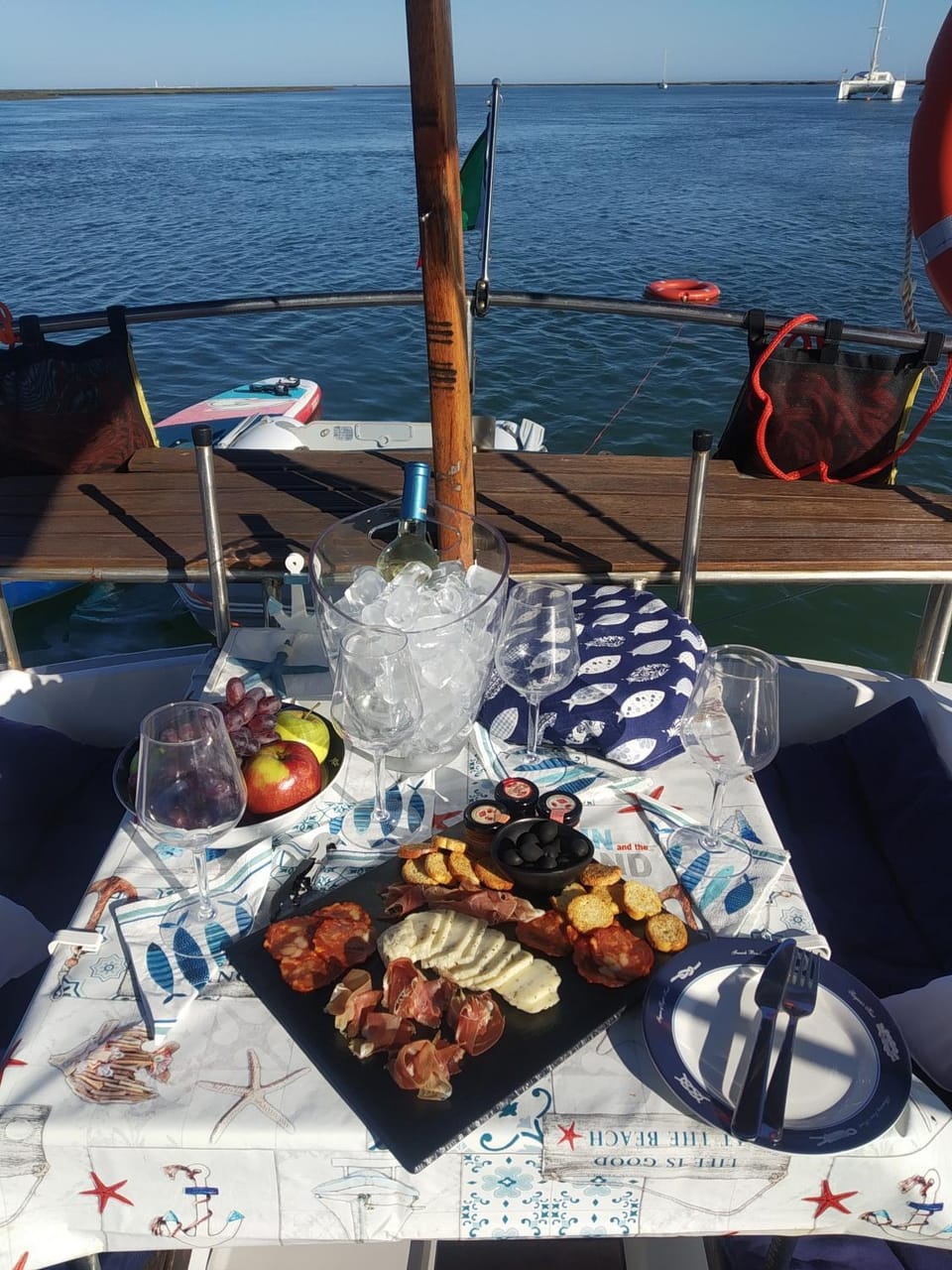 Day, Natural landscape, Balcony/Terrace, Food and drinks, Food, Sea view, Drinks