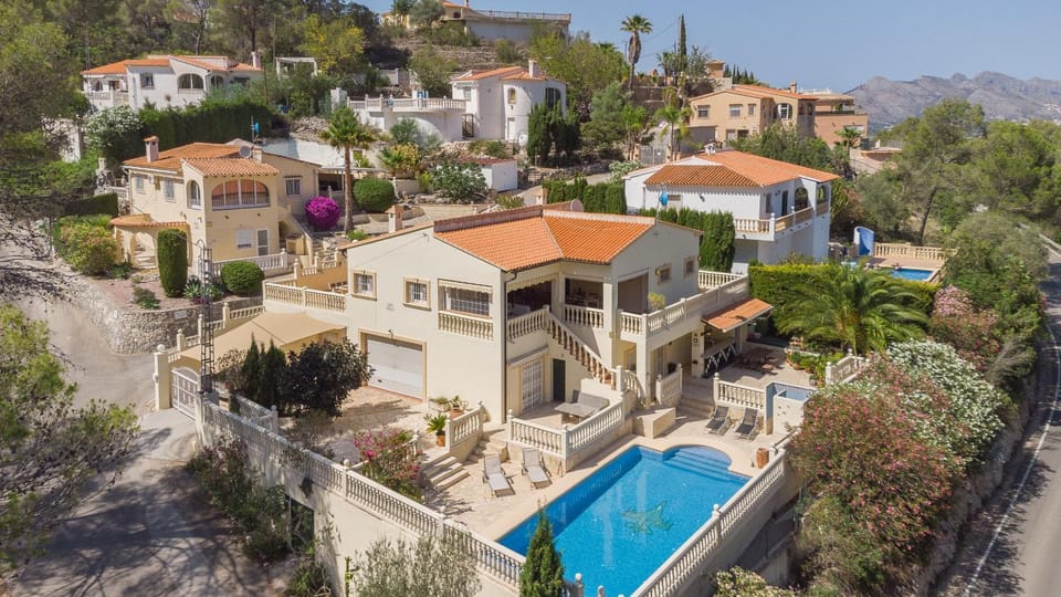 Property building, Natural landscape, Bird's eye view, Mountain view, Pool view, Swimming pool