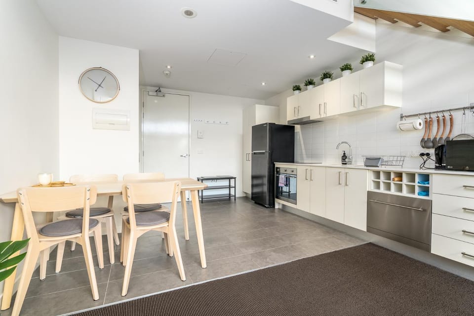 Kitchen or kitchenette, Dining area, dishwasher, oven, stove