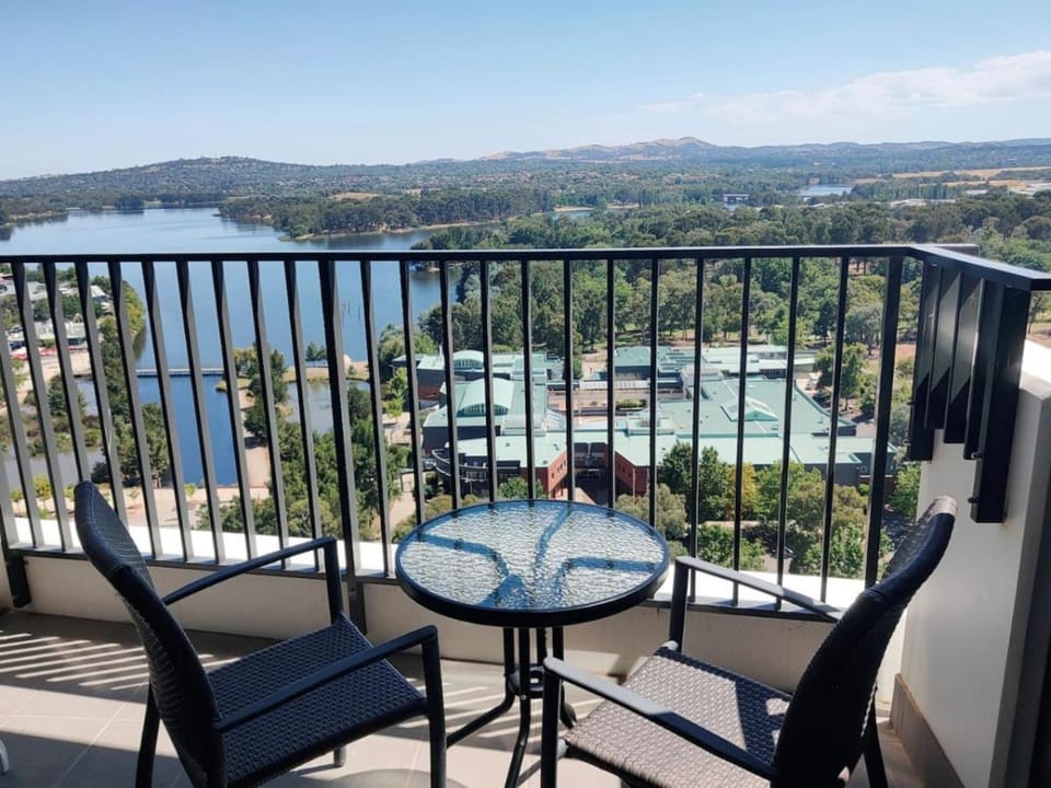 Balcony/Terrace, Lake view, Mountain view