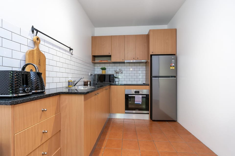Coffee/tea facilities, Kitchen or kitchenette, dishwasher, oven, stove, toaster