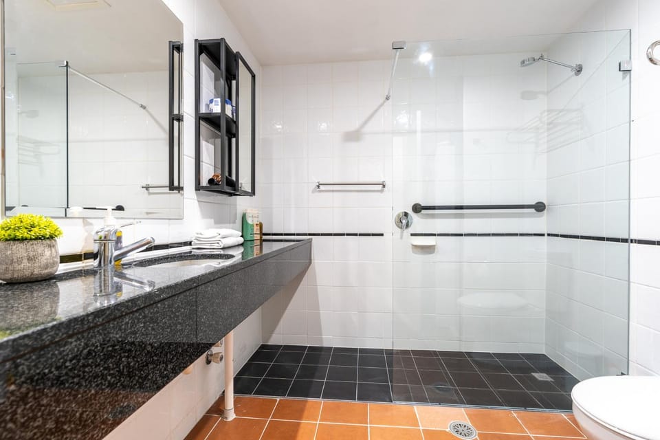 Shower, Bathroom, Bath, towels