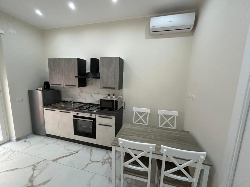 Kitchen or kitchenette, Dining area, oven, pet friendly, stove, air conditioner