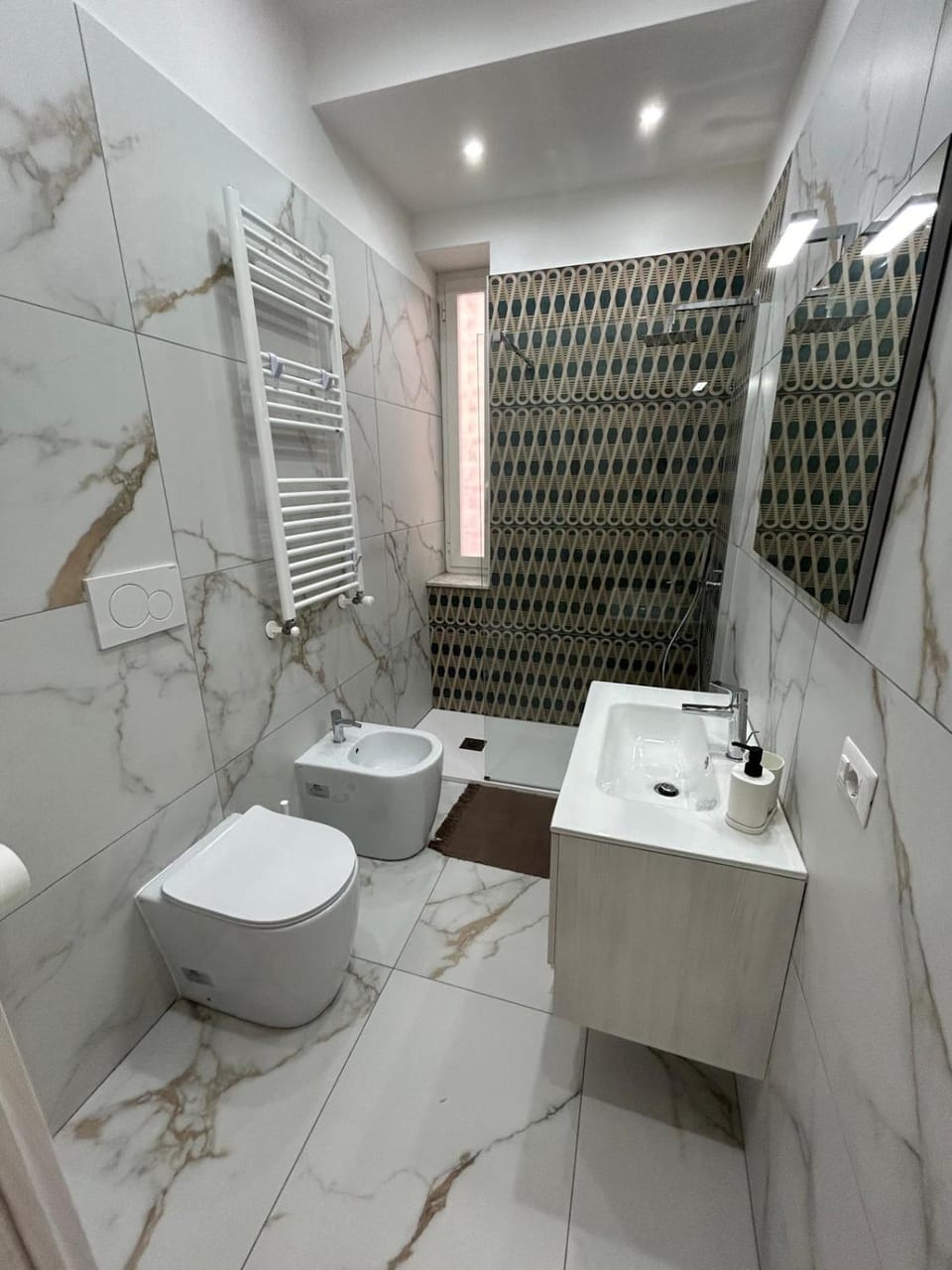 Shower, Toilet, Bathroom, bidet, towels