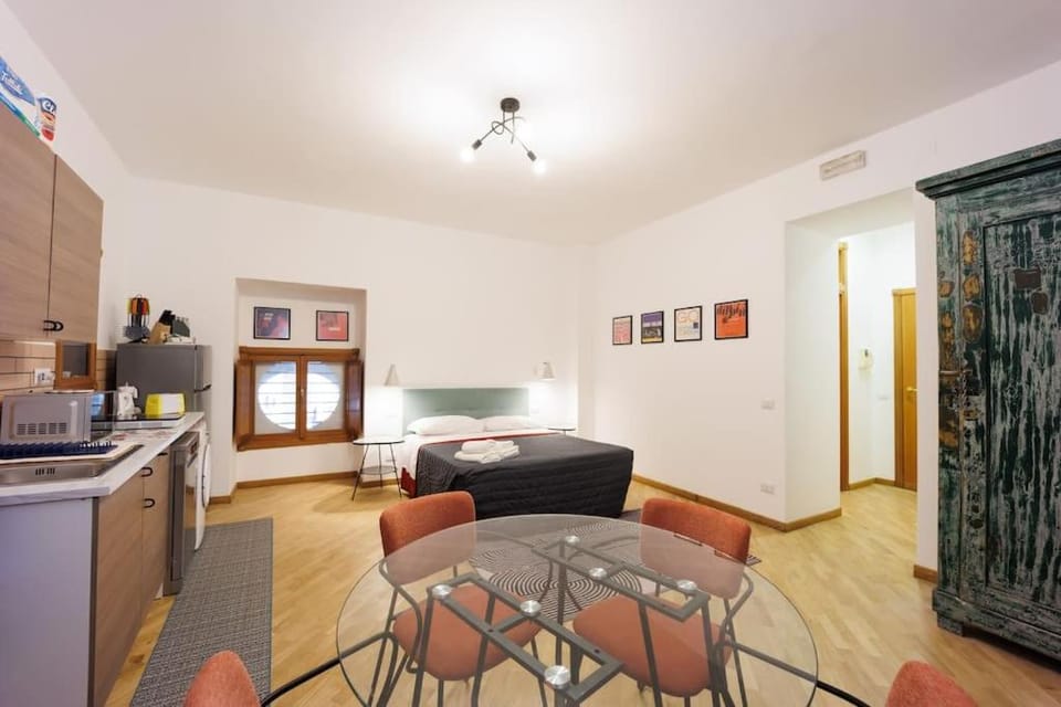 Dante Studio Apartment Super Central next metro Apartment in Naples