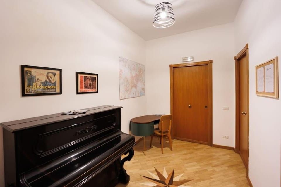 Dante Studio Apartment Super Central next metro Apartment in Naples