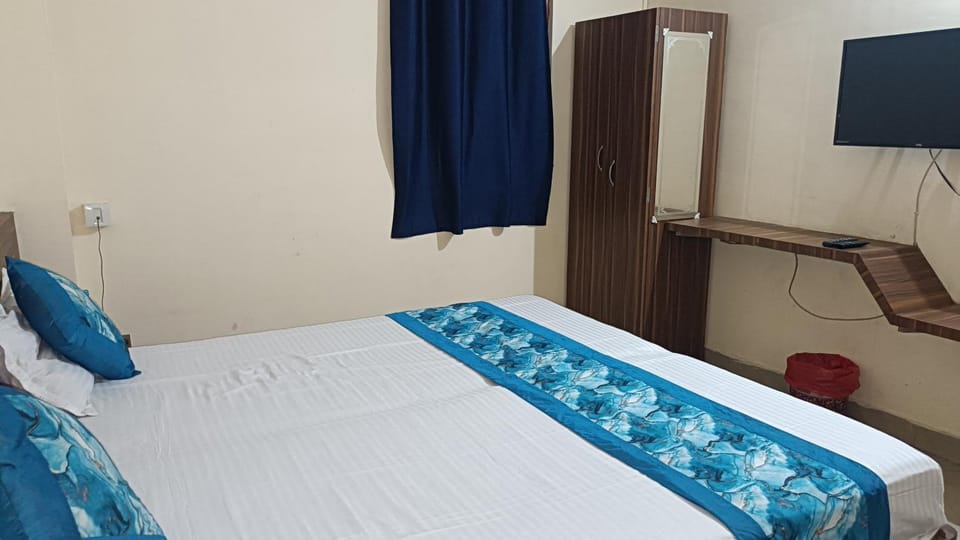 Communal lounge/ TV room, Bed, TV and multimedia, Photo of the whole room, Bedroom