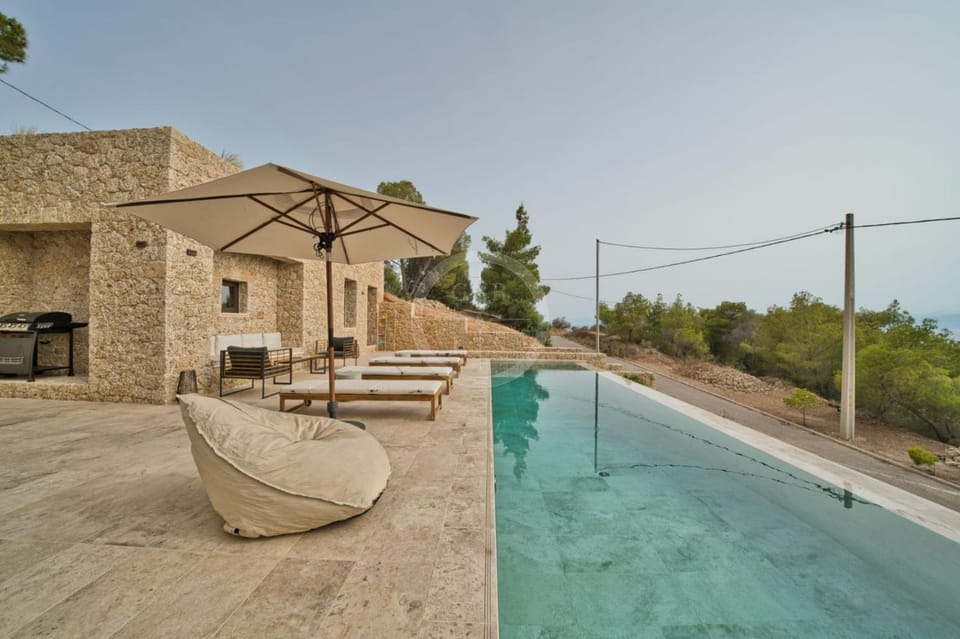 Swimming pool, sunbed