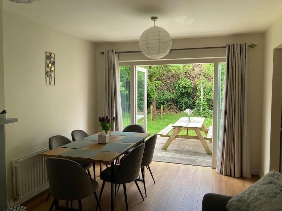 Patio, Garden, Living room, Dining area, Garden view