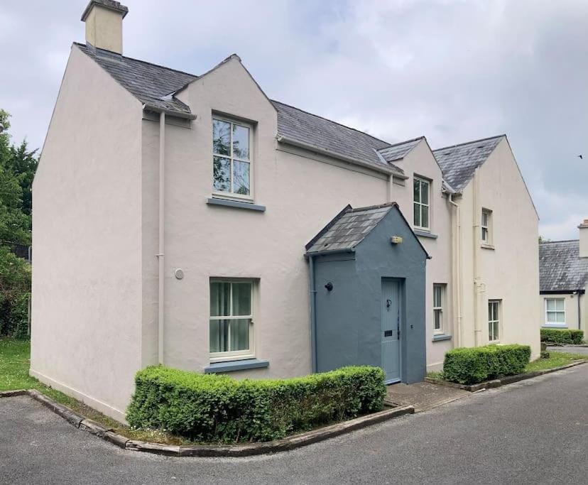 Property building, Facade/entrance, Street view