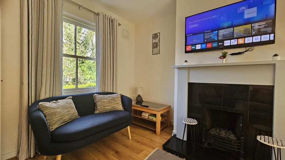 Communal lounge/ TV room, Living room