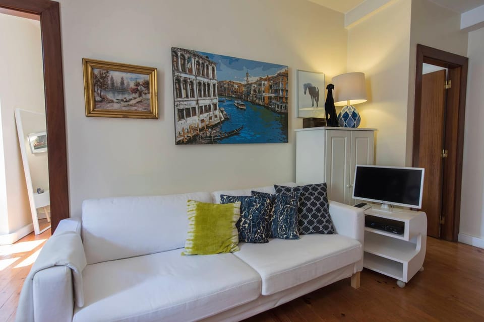 Cozy Central Lisbon Flat Martim Moniz Apartment in Lisbon