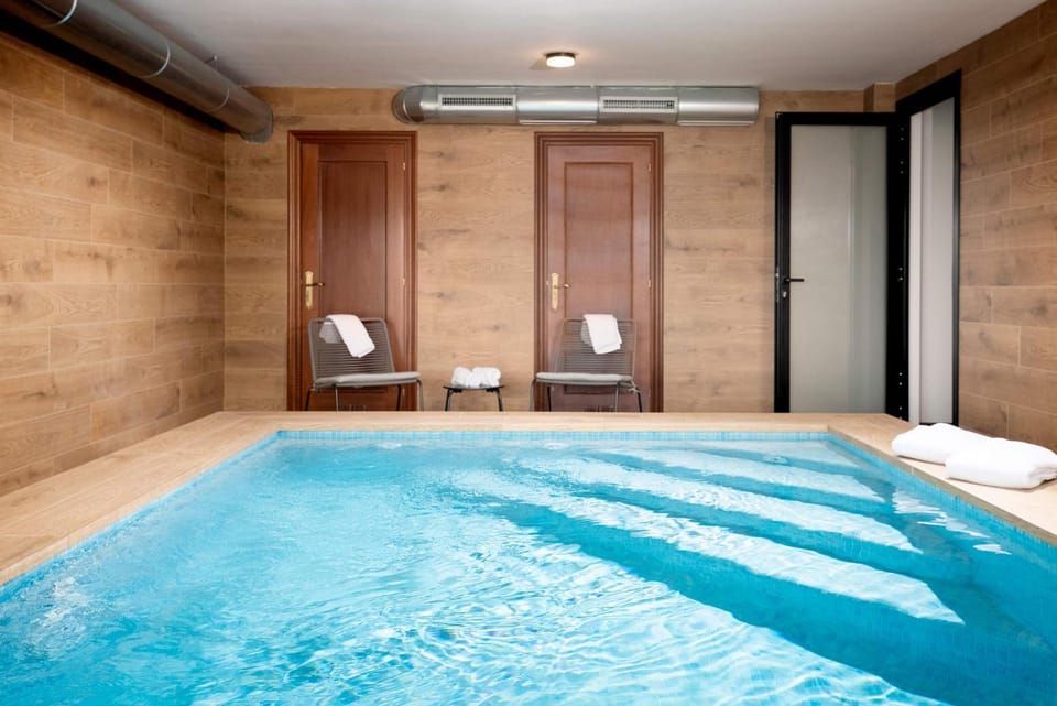 Spring, Summer, Swimming pool, towels