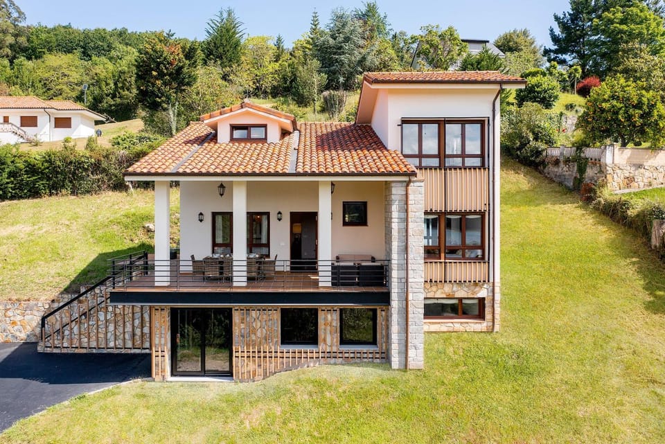 Property building, Spring, Day, Natural landscape, Garden, View (from property/room), Balcony/Terrace
