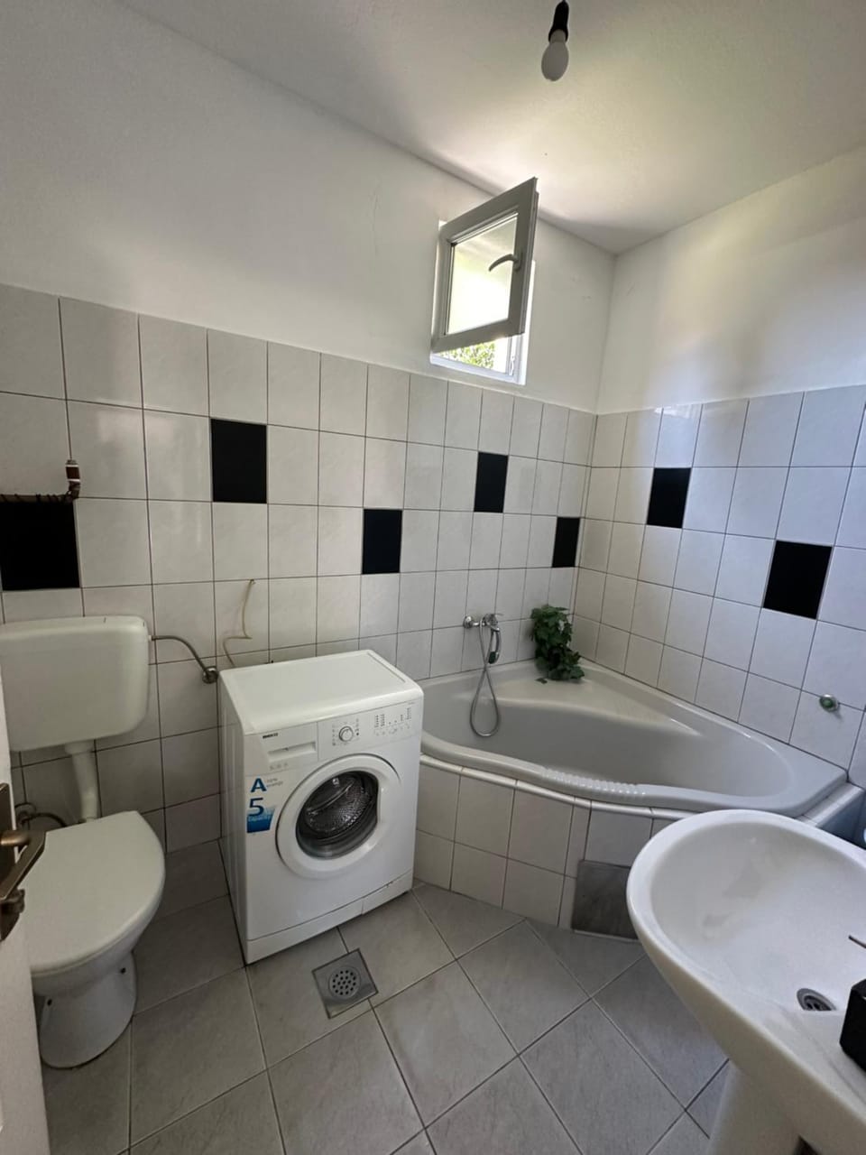 Large Apartment with beautiful Garden 5 minutes away from Airport at Karla Mijića 31 Apartment in Sarajevo