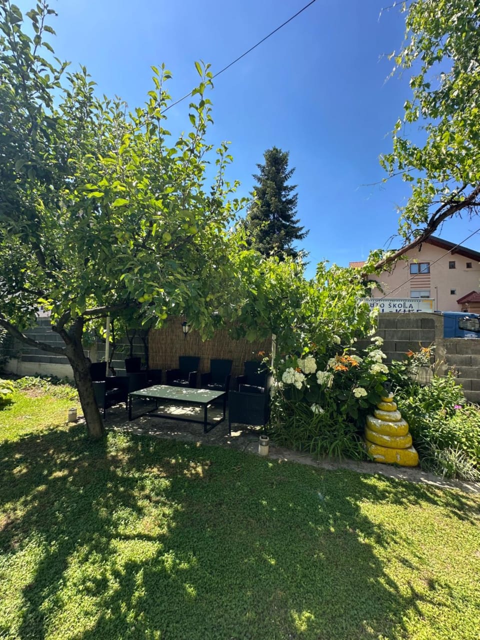 Large Apartment with beautiful Garden 5 minutes away from Airport at Karla Mijića 31 Apartment in Sarajevo
