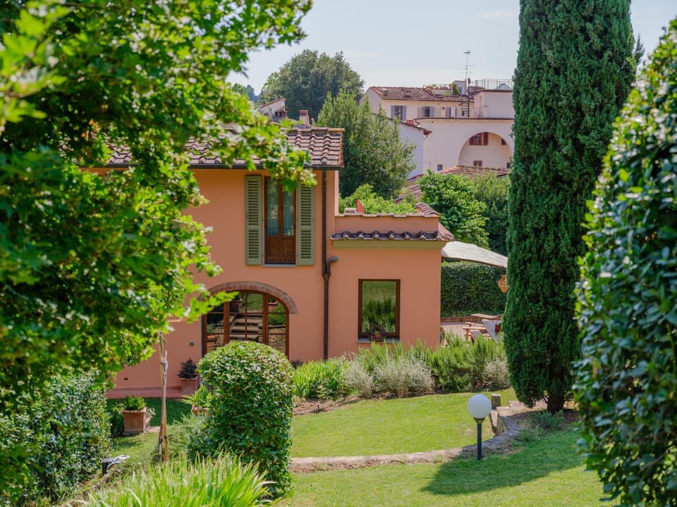 Stalla - Villa with garden in the historic center Villa in Florence