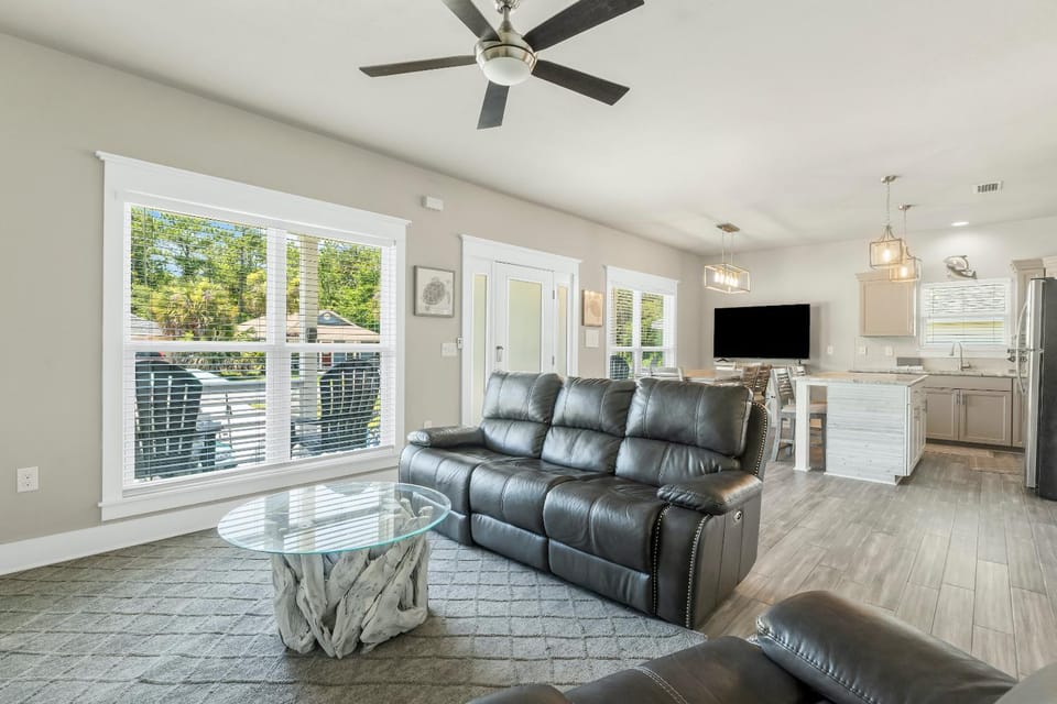 TV and multimedia, View (from property/room), Living room, Seating area