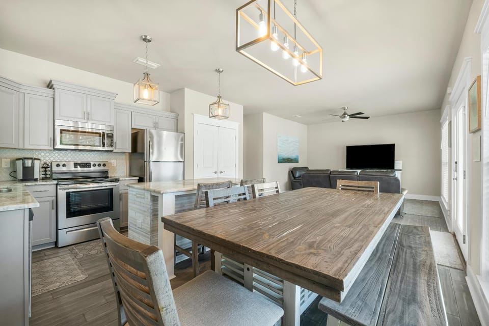 TV and multimedia, Kitchen or kitchenette, Living room, Seating area, Dining area, dishwasher, oven, pet friendly, stove, toaster