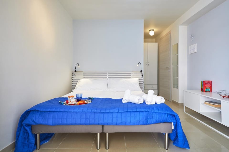 Bed, Bedroom, towels, wardrobe